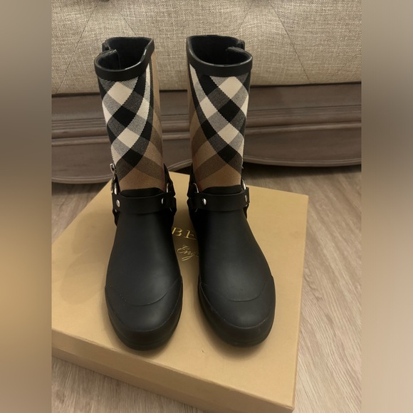 100% authentic Burberry biker rain boot - Picture 7 of 12